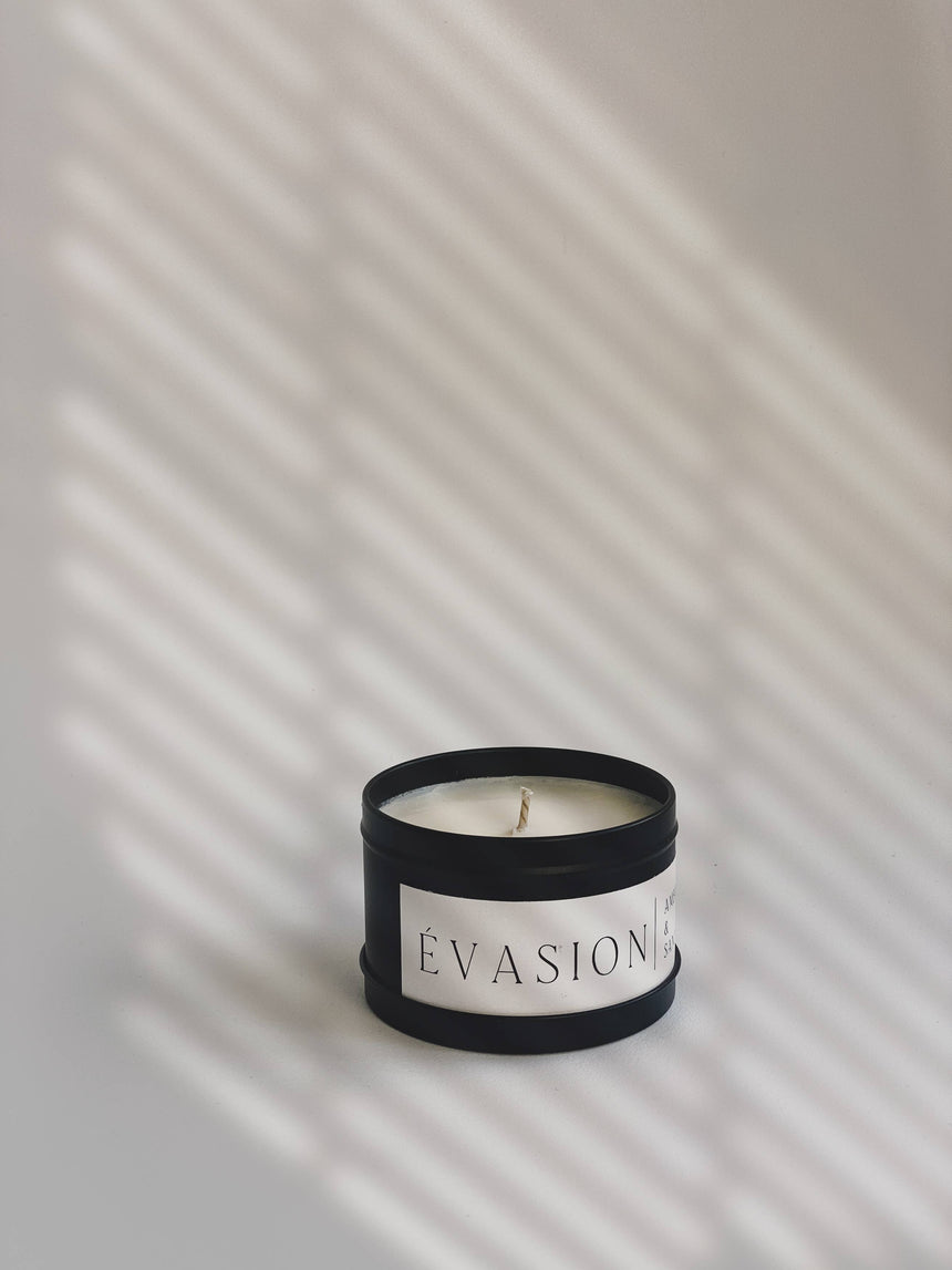 Scented Candle Escape – Amber & Sandalwood