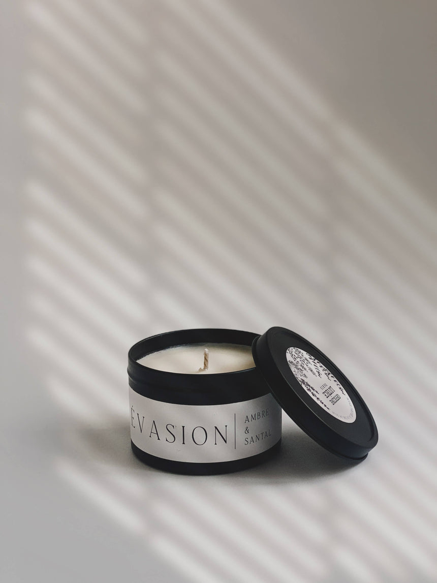 Scented Candle Escape – Amber & Sandalwood