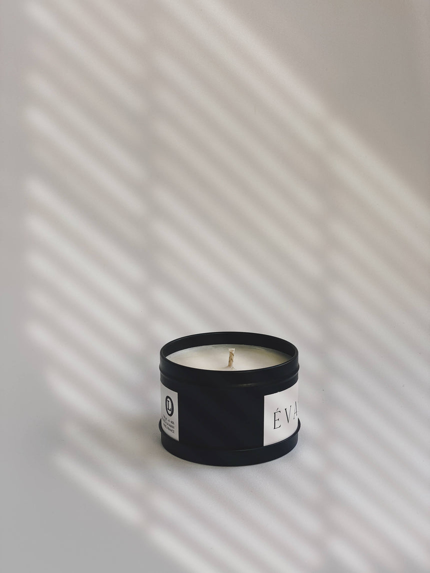 Scented Candle Escape – Amber & Sandalwood