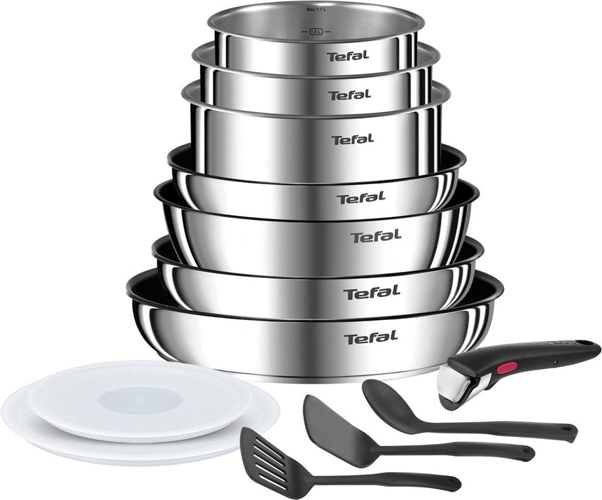 Thirteen-piece cookware set with detachable handles