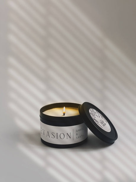 Scented Candle Escape – Amber & Sandalwood