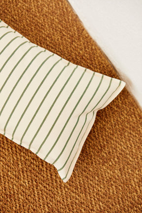 Cotton cushion cover in a green chain-link weave, 50 x 30 cm