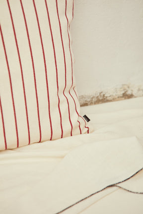 Cushion cover in burgundy cotton canvas