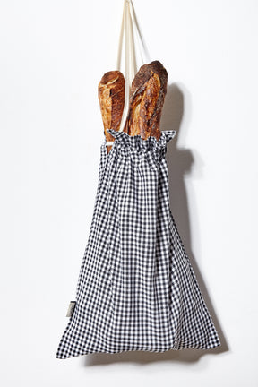 Bread bag in a black vichy check