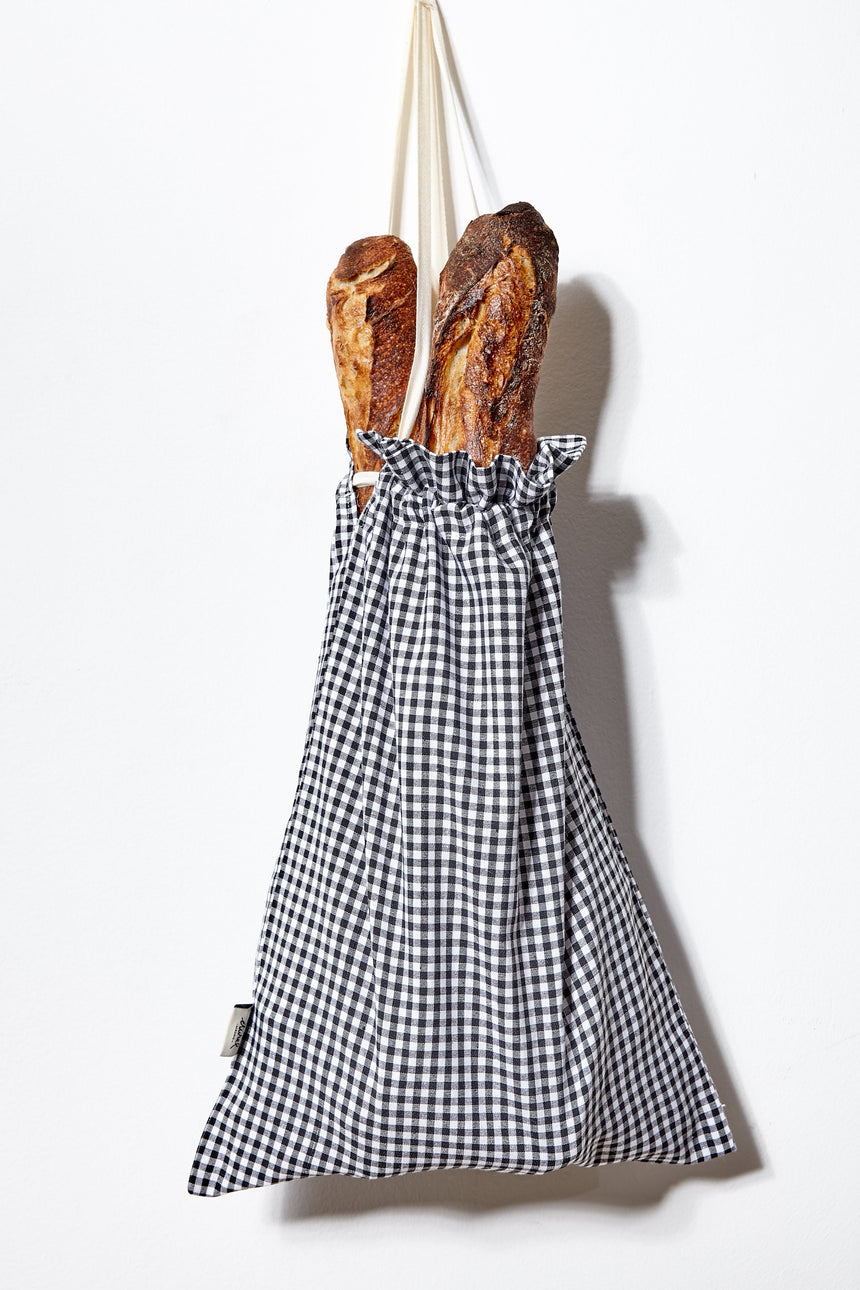 Bread bag in a black vichy check
