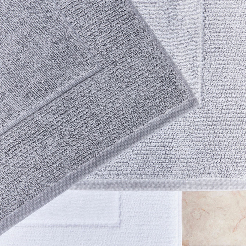 Silver grey bath mat
