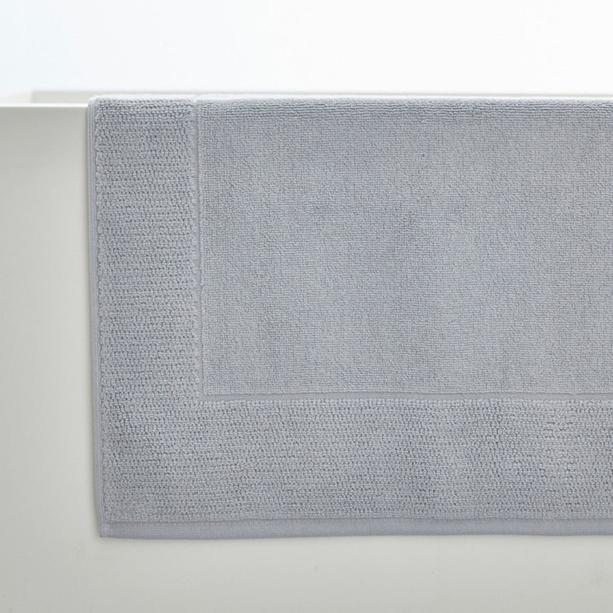 Silver grey bath mat